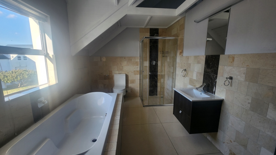 To Let 4 Bedroom Property for Rent in Westcliff Western Cape